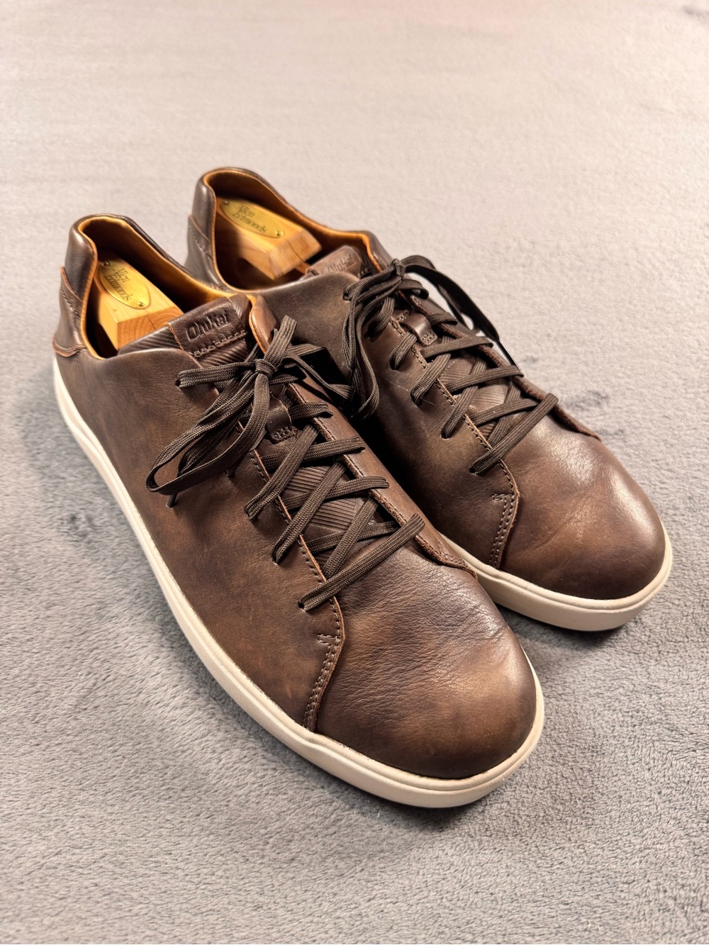OluKai Lae'ahi Li 'lli Men's Dark Java Leather Low-Top Sneakers